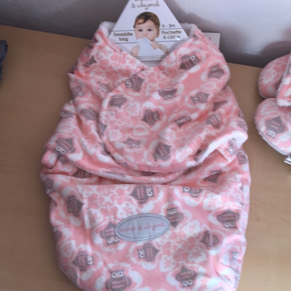 Blankets and Beyond Pink Owl Set of 4 Items - Picture 12 of 16